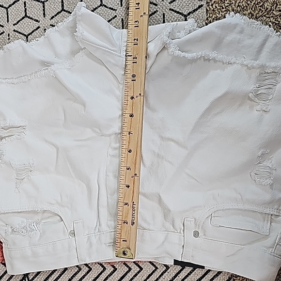 BLANKNYC DISTRESSED CUTOFF BUTTON FLY DENIM SHORTS IN WHITE, SZ 30 - Picture 13 of 14